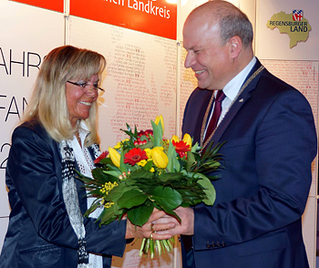Gisela Meder mit Bürgermeister Christian Kiendl