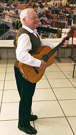 Ludwig Islinger mit Gitarre