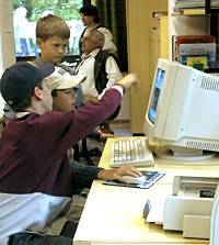 Gemeindebcherei: Kinder am Computer