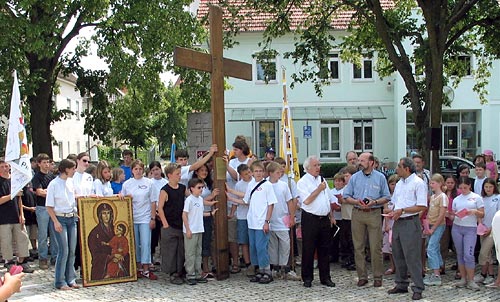 Empfang des Kreuzes in Schierling