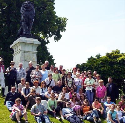 Gruppenbild vor dem Löwendenkmal
