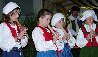 Kinder beim Flötenspiel