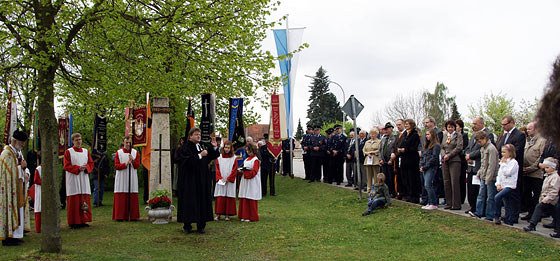 Messe am Gedenkstein