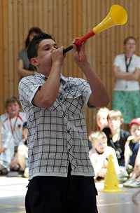 Schler spielt Vuvuzela