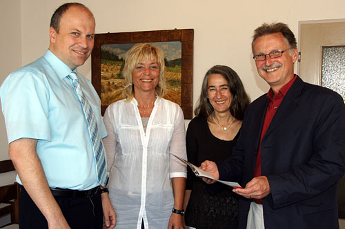 Bgm. C. Kiendl, Rektorin G. Honke, G. Kurz-Hoffmann und H.-J. Fehrmann