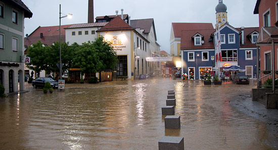 Der überschwemmte Rathausplatz