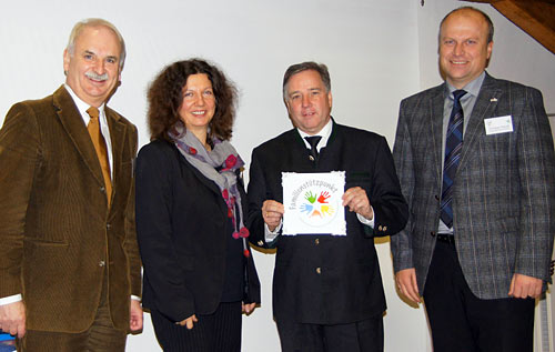 Foto mit Landrat Mirbeth, Dipl.-Pd. Scheiner, Staatssekretr Sackmann und Bgm. Christian Kiendl