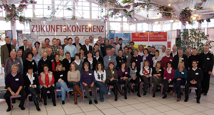 Gruppenfoto der Teilnehmer und Teilnehmerinnen